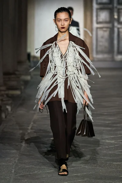 Look 32